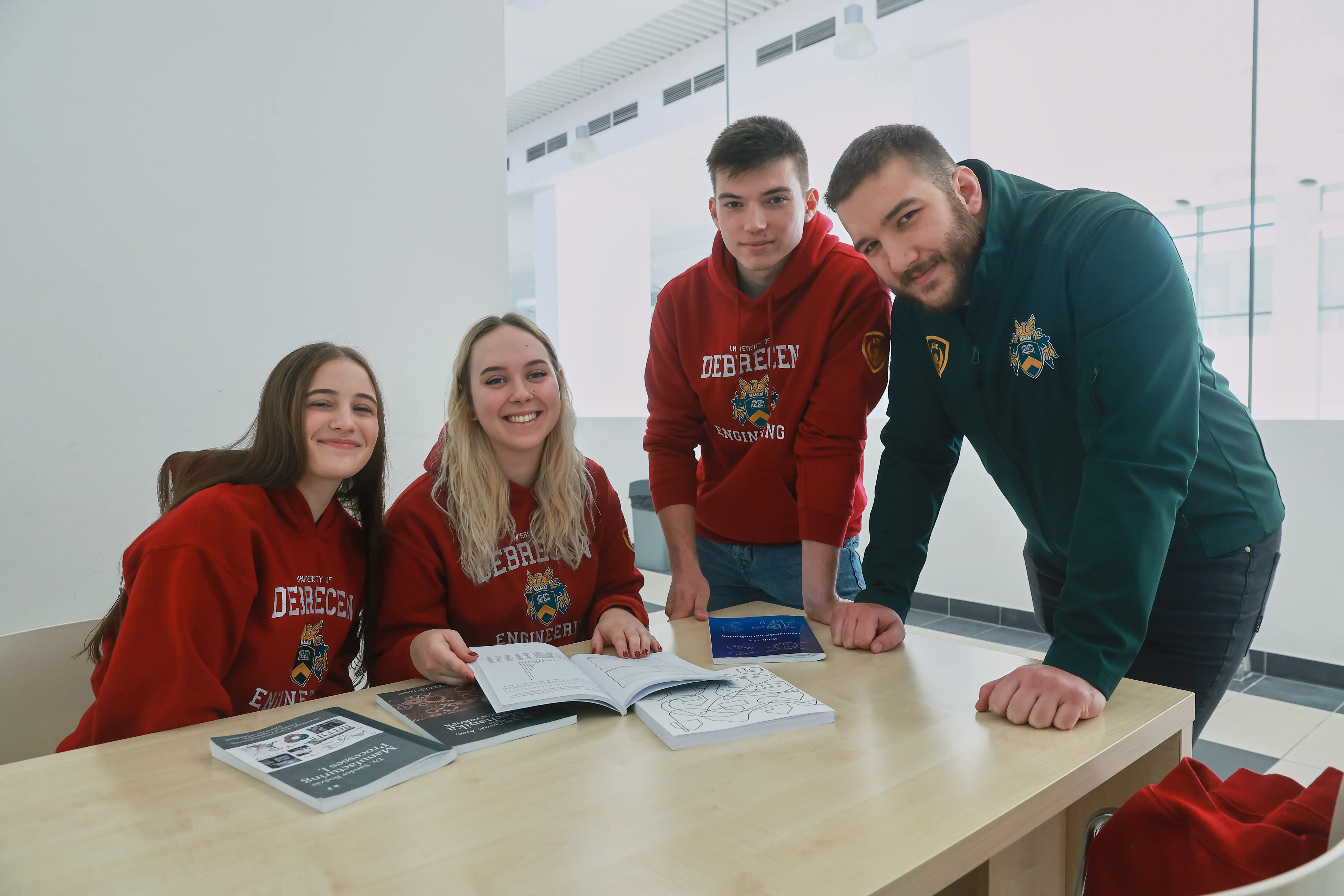 DE MK hallgat&oacute;k