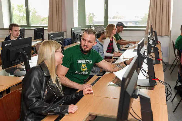 DE MK hallgat&oacute;k