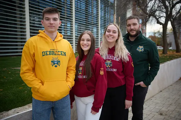 DE MK hallgat&oacute;k